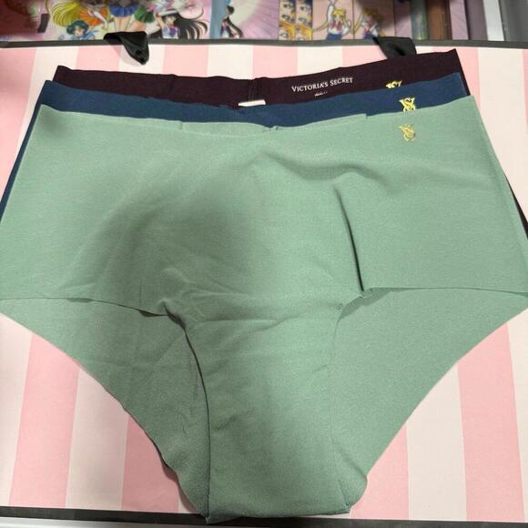 Victoria's Secret no show Cheeky Panties - Picture 3 of 6